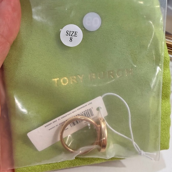 Tory Burch ICON Gold Mother of Pearl CIRCLE Ring - NWT/Dust Bag size 8 - Picture 7 of 7